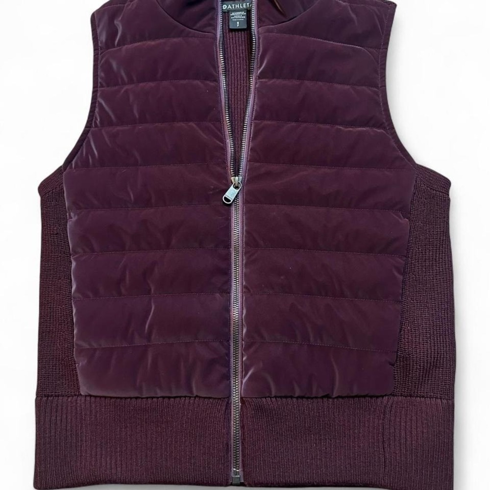 Athleta Hanover Hybrid Vest Puffer purple Size Small Quilted Zip Pockets